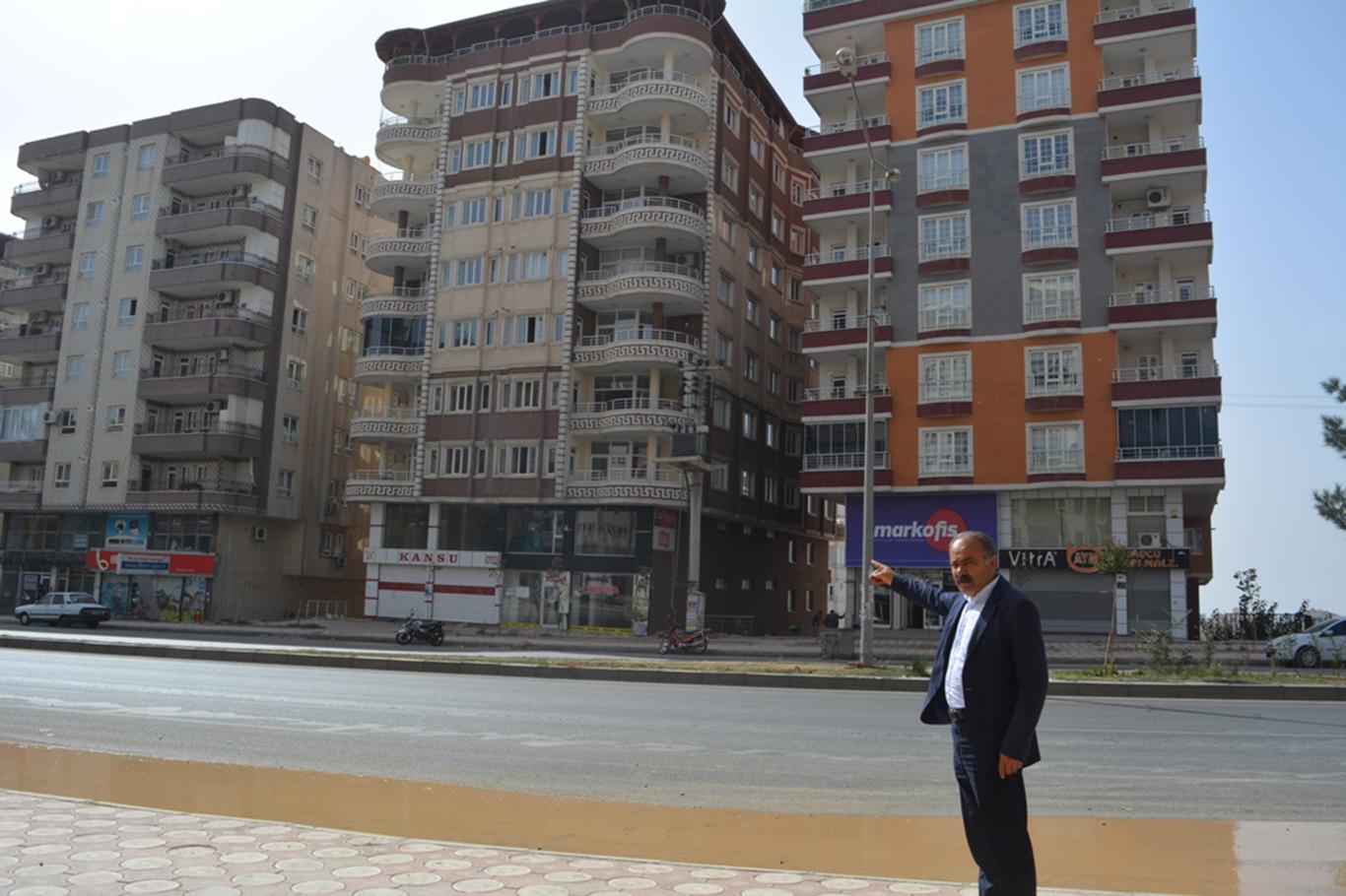 Çökme tehlikesi bulunan 12 katlı bina boşaltıldı Çökme tehlikesi bulunan 12 katlı bina boşaltıldı